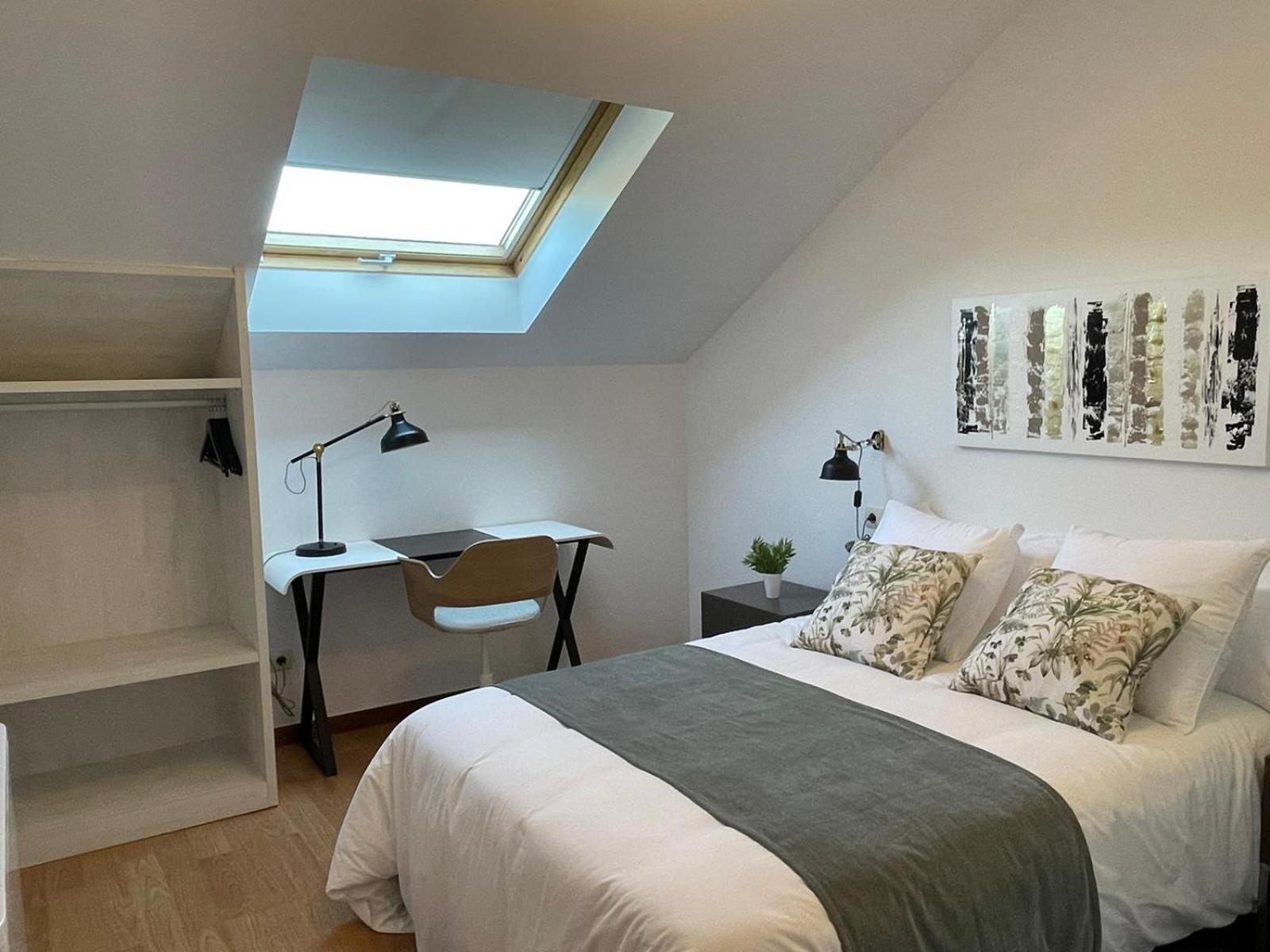 Apartamentos Ciudad Santiago Santiago de Compostela Rum bild