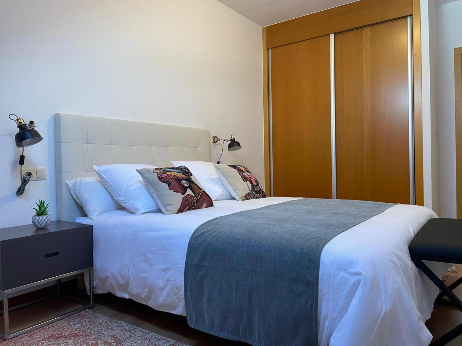 Apartamentos Ciudad Santiago Santiago de Compostela Rum bild
